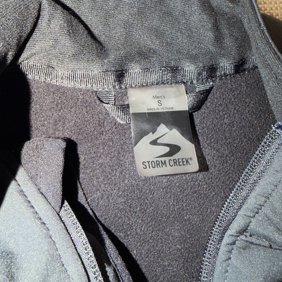 Storm Creek Men’s Gray Vest with Yellow Logo Sz small 
T1 - Picture 8 of 15